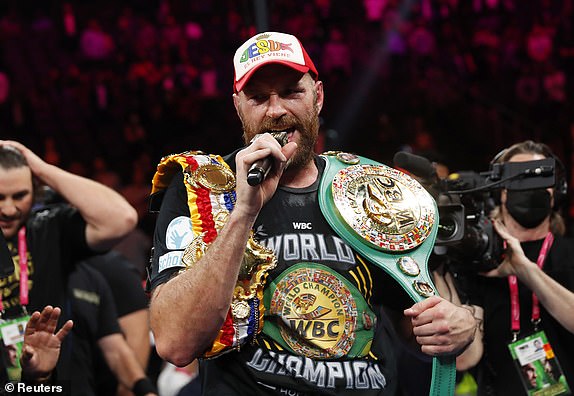 Tyson Fury vs Deontay Wilder RESULT: Gypsy King retains WBC title with stunning KO - as it happened | Daily Mail Online